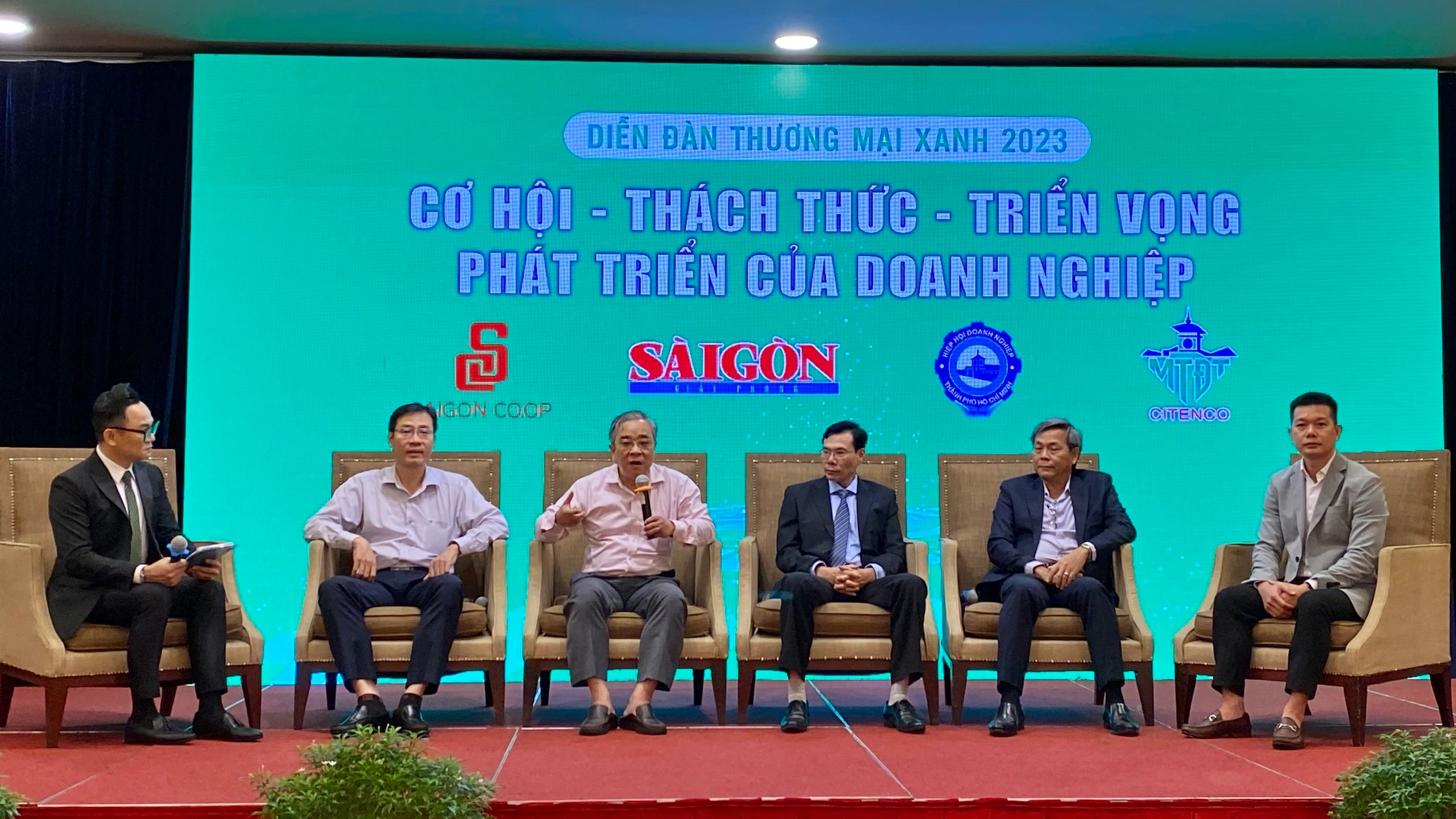 Kiến tạo “Tấm hộ chiếu xanh cho doanh nghiệp Việt”
