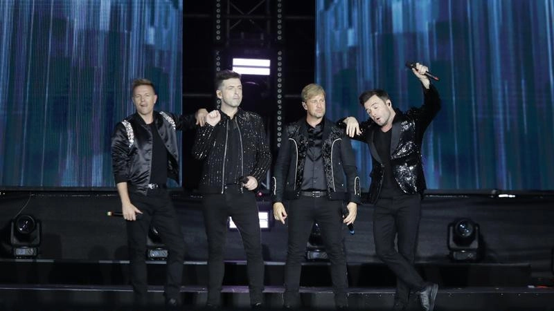 Sống lại thanh xuân Westlife, Celine Dion, Rema, Selena Gomez, Lý Thường Siêu...
