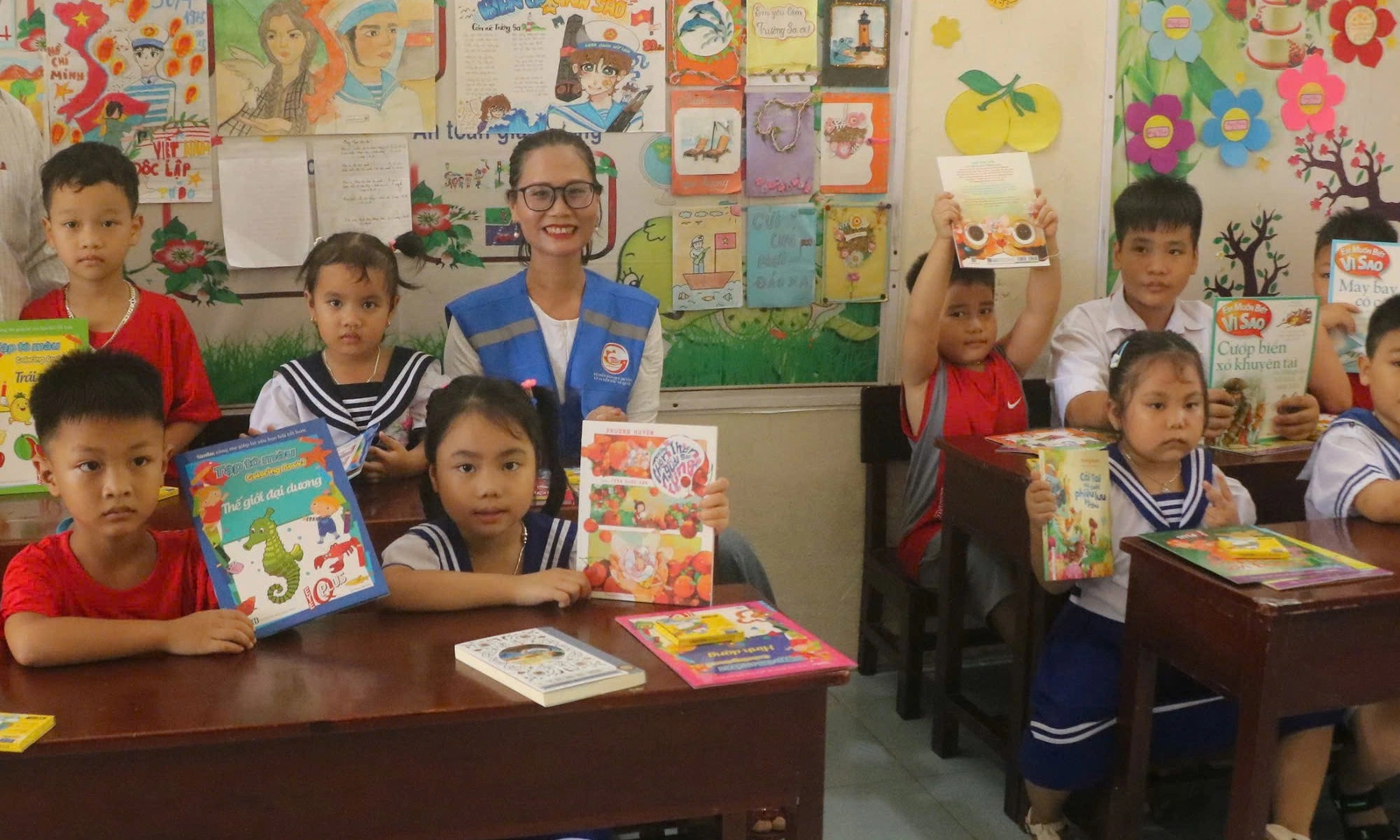 Bài phóng sự Lớp học đặc biệt ở Trường Sa – Nơi ấy là nhà của BTV Phương Huyền.
