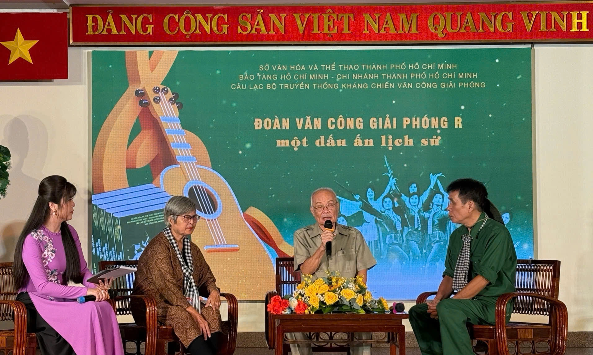 Sở Văn hóa và Thể thao TPHCM ra mắt sách “Đoàn Văn công Giải phóng R – Một dấu ấn lịch sử”