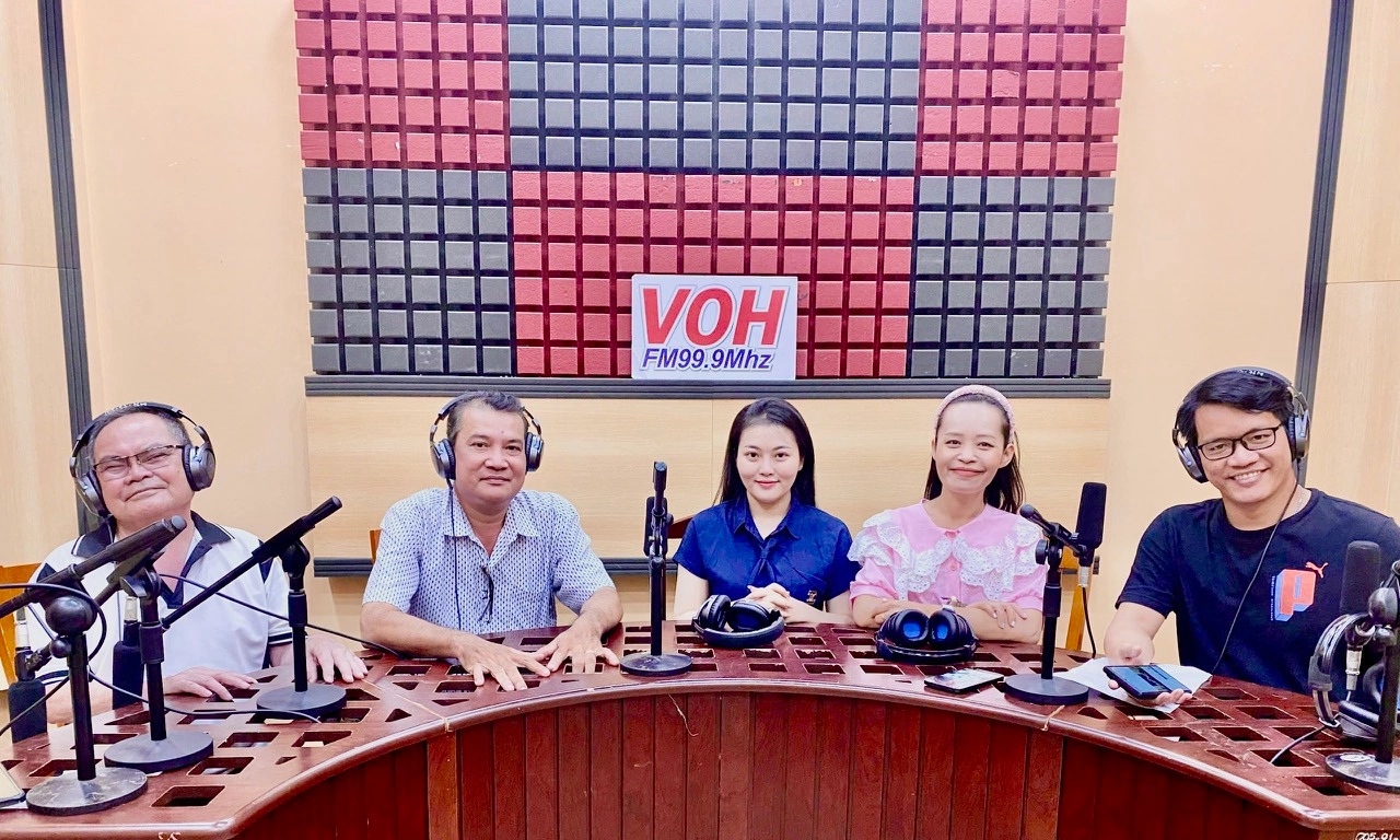 Á quân Bông lúa vàng Mỹ Nhung và những bước đi đầu tiên ở sân khấu chuyên nghiệp