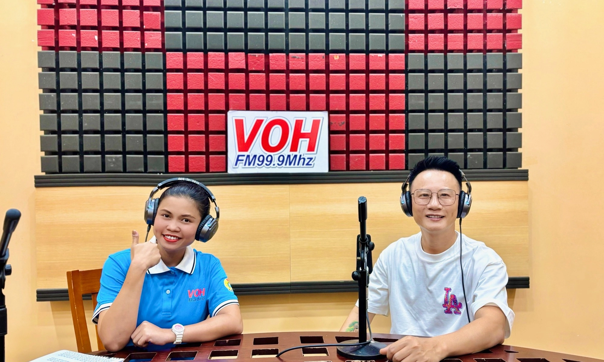 Ca Sĩ Hoàng Bách Và Món Quà Cho Quê Hương - Ep “Lời Trái Tim Việt Nam”