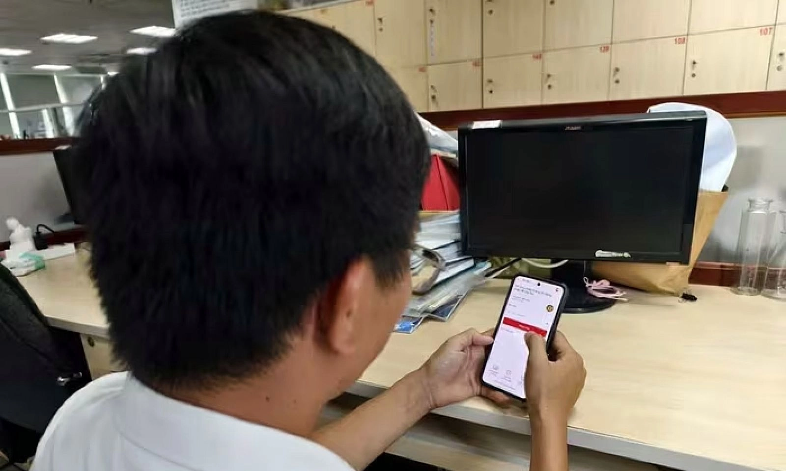 Công an TPHCM hướng dẫn nhận quà Tết Độc lập qua VNeID và tại địa phương