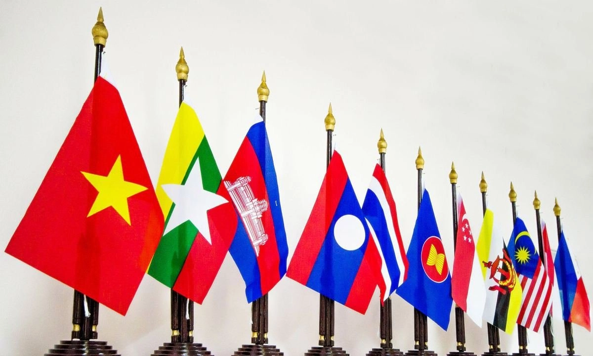 Vietnam as a responsible and active ASEAN member: Opportunities and challenges in a new era