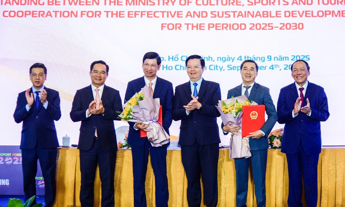 Định hình tương lai ngành du lịch: Hướng tới chuyển đổi số và chuyển đổi xanh 