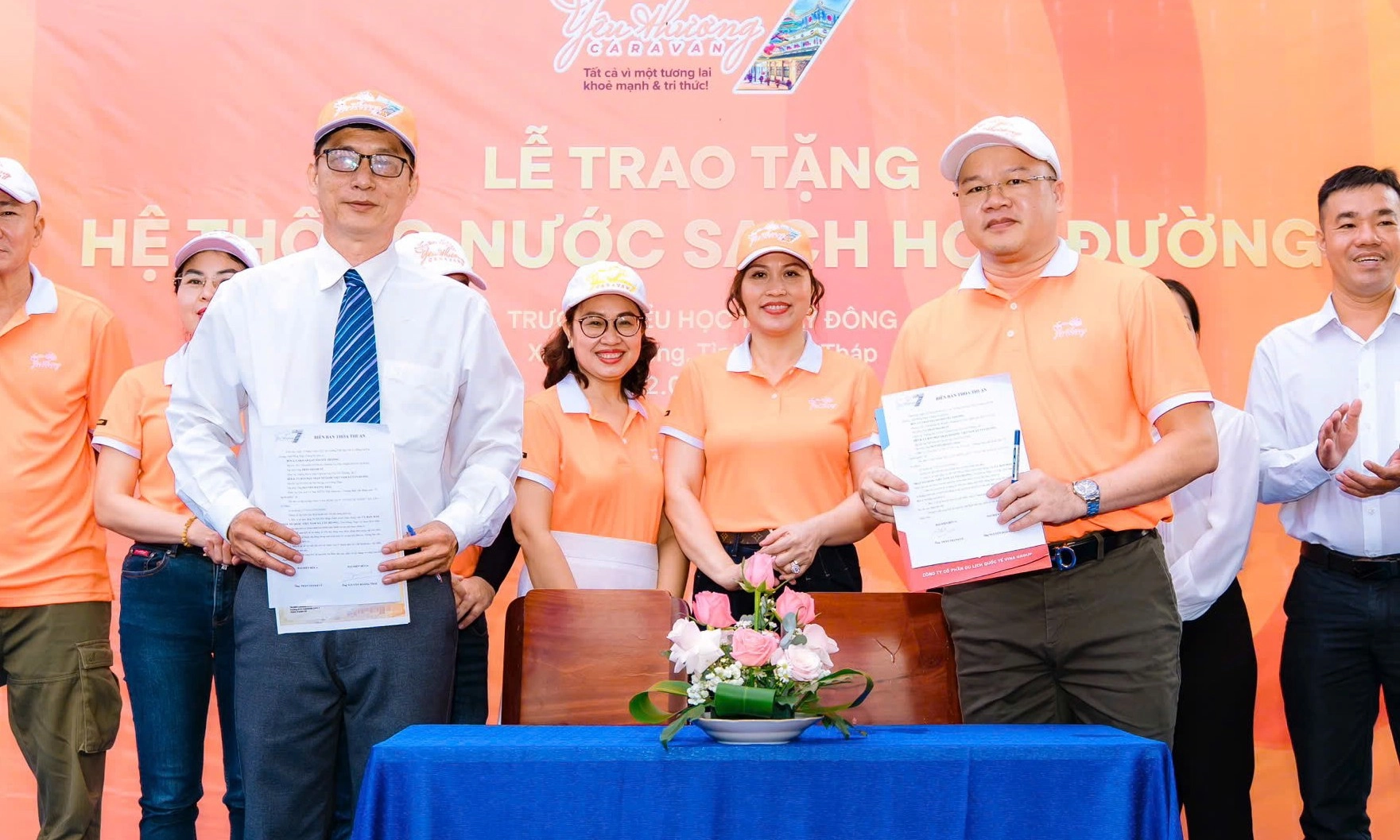 Caravan lan tỏa yêu thương lần thứ 7–Gần 1 tỷ đồng chăm lo cho học sinh vùng xa.