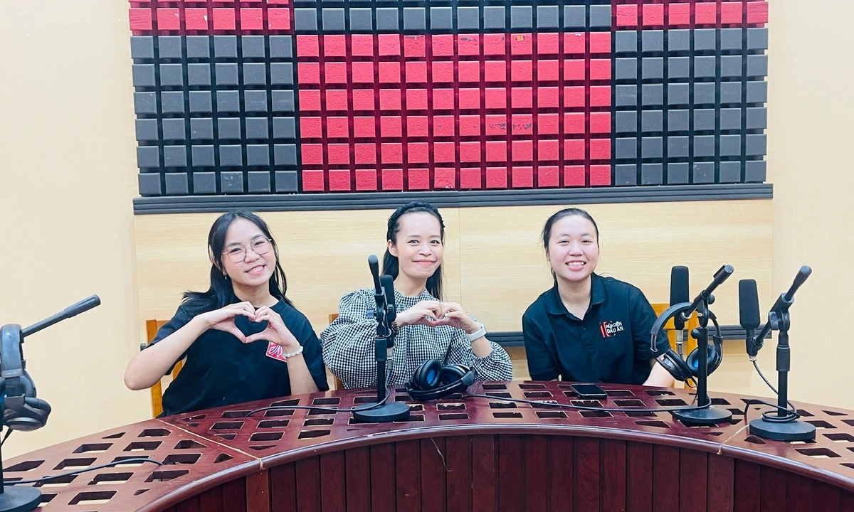 Tiếp nối mùa kịch sinh viên từ câu lạc bộ kịch trẻ khoa báo chí  trường Nhân Văn