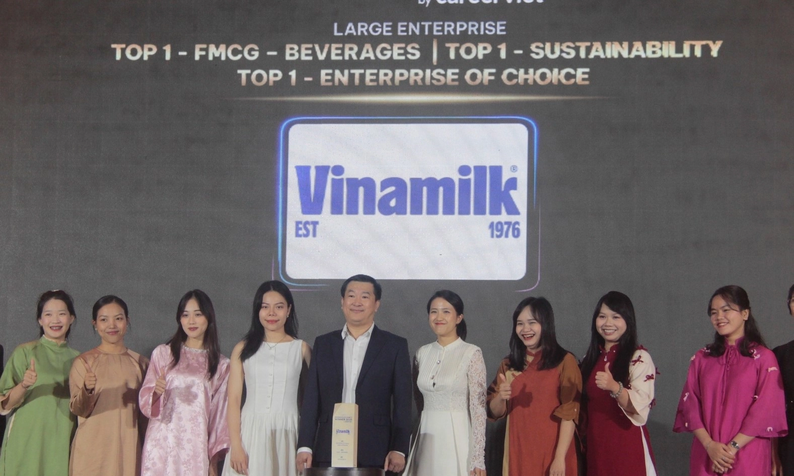 Vinh danh Top 100 doanh nghiệp được yêu thích 2025