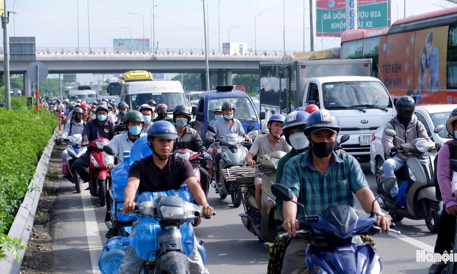 Ho Chi Minh City plans to restrict gasoline and diesel vehicles from 2026