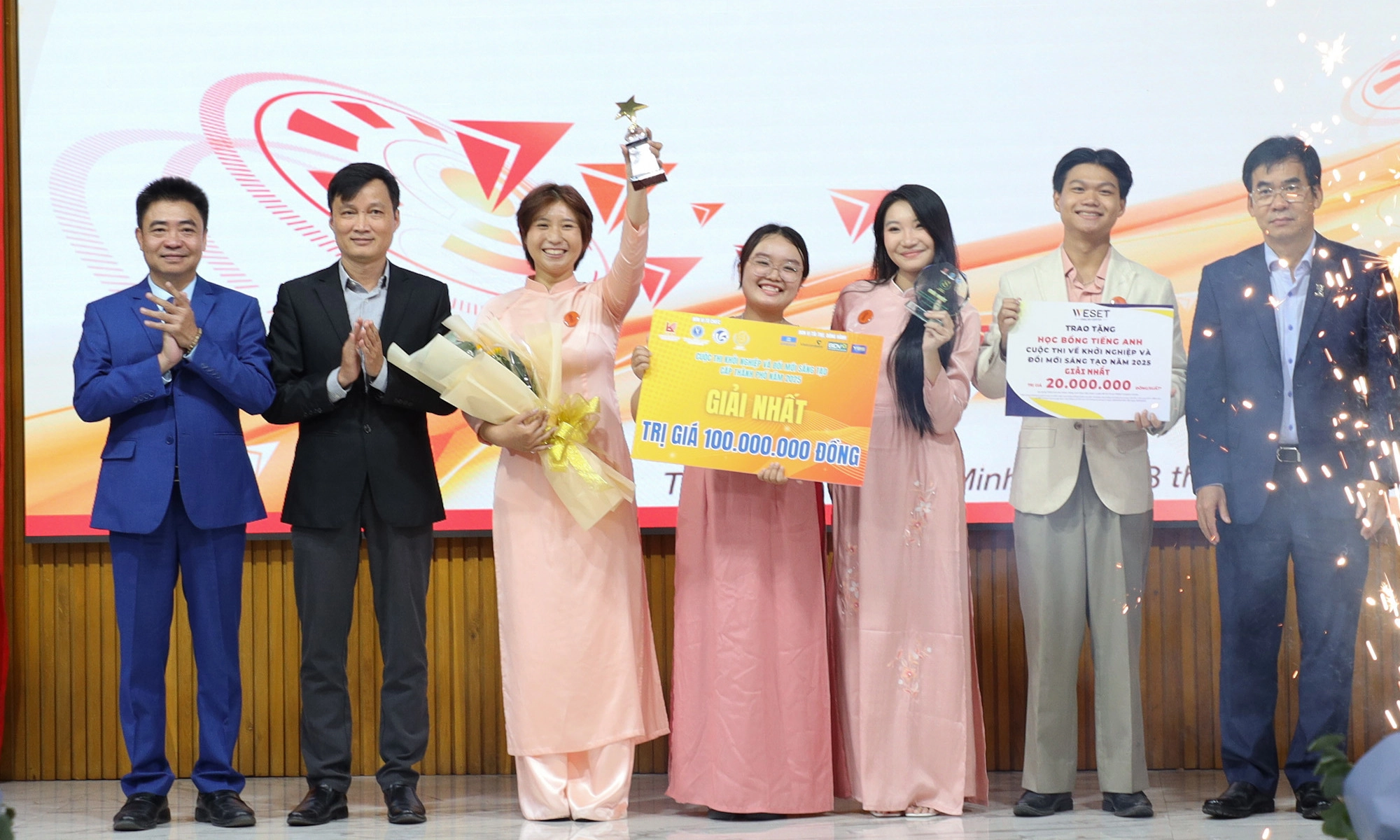 Dự án “Ánh sáng sứ” giải nhất Cuộc thi khởi nghiệp và đổi mới sáng tạo cấp thành phố năm 2025