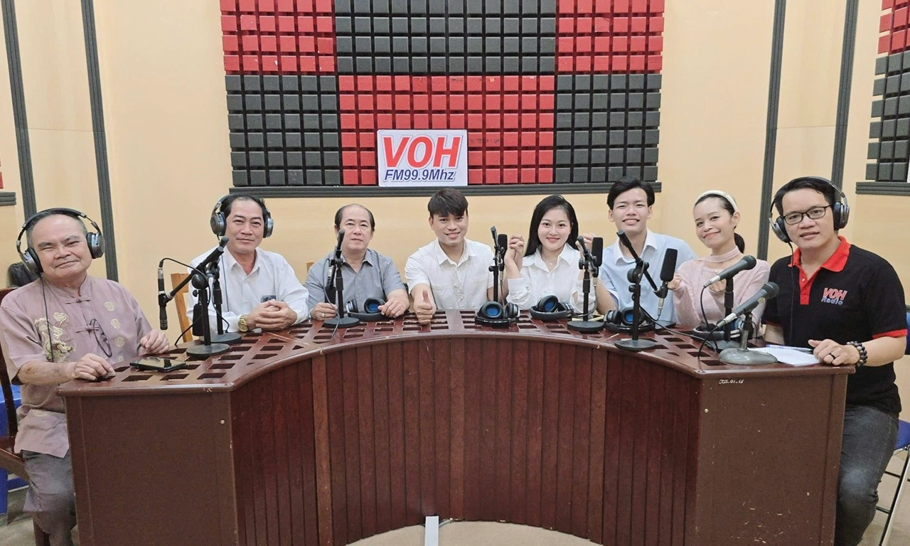 Chuông vàng Lê Hoàng Nghi - Mỹ nhung - Hùng Vương hội ngộ 