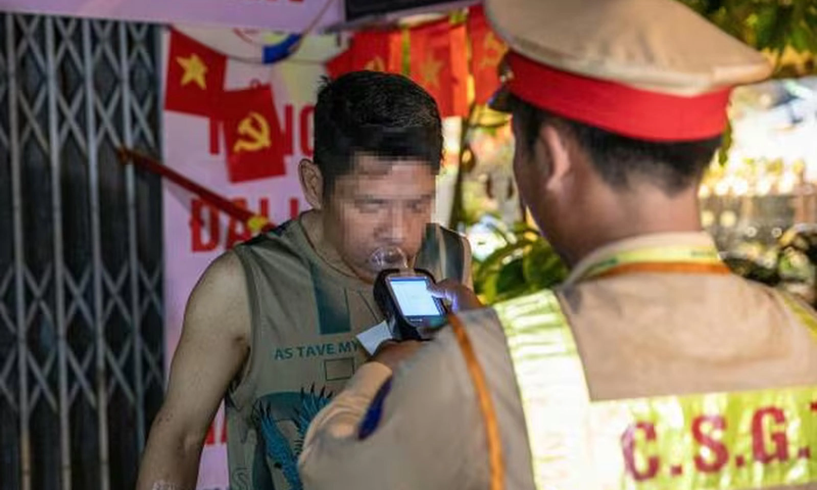 Hơn 2.300 tài xế vi phạm nồng độ cồn trong tối 25/10