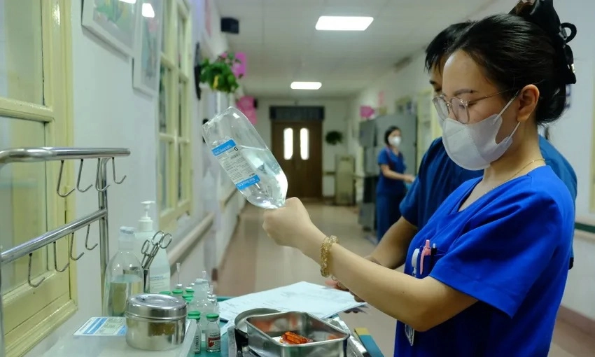 Đề xuất miễn học phí, trả lương cho bác sĩ nội trú trong Luật Giáo dục sửa đổi