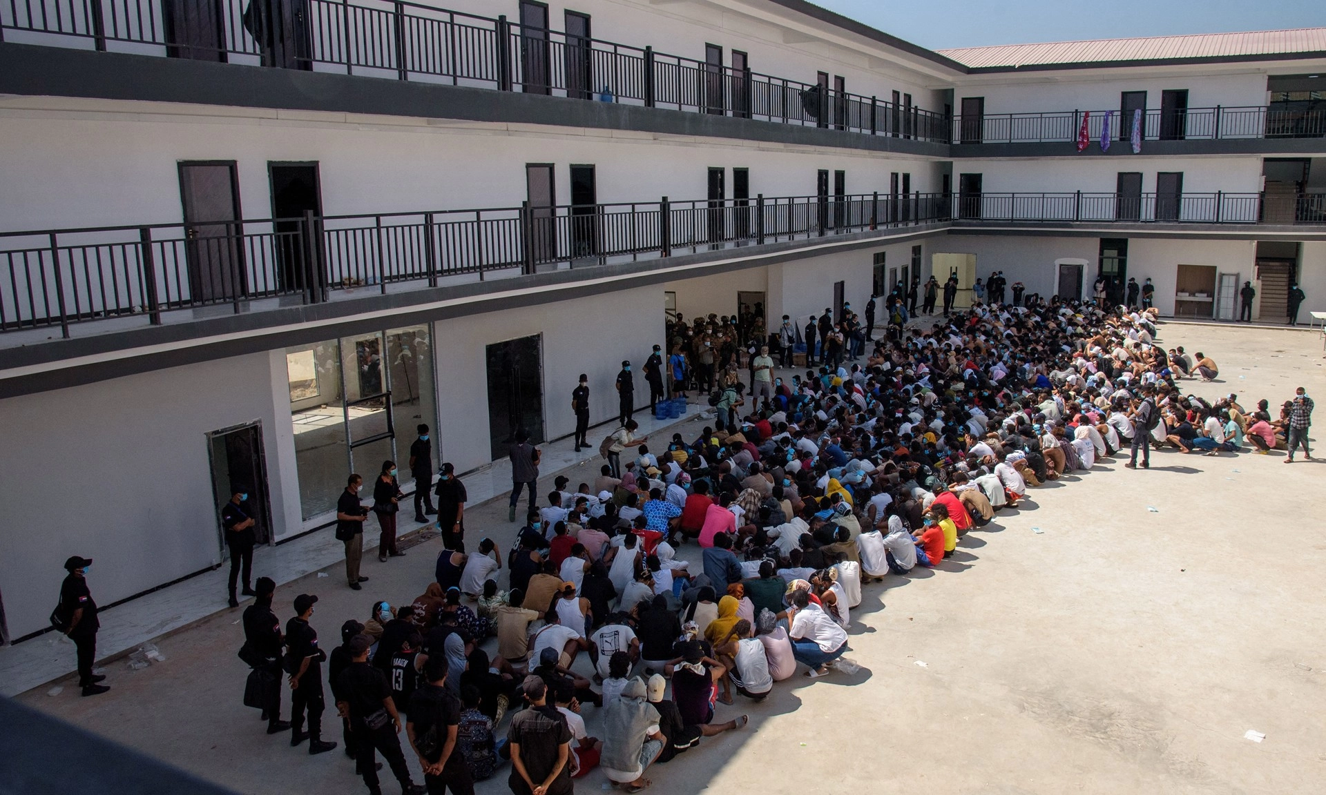 Hơn 1.000 người, chủ yếu là người Trung Quốc, tháo chạy khỏi 