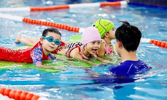 Vietnam launches first nationwide safe swimming teaching program