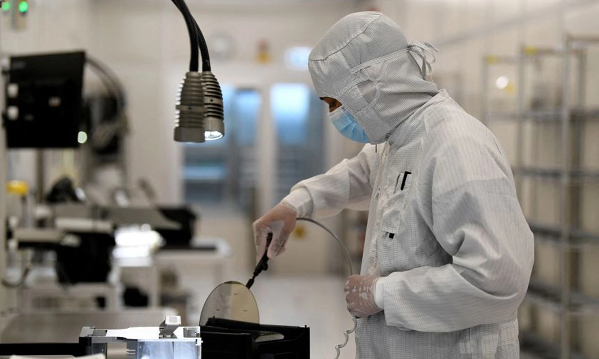 Trung Quốc nới lỏng lệnh cấm xuất khẩu chip