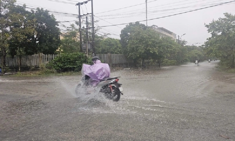 Thủ tướng yêu cầu khẩn trương đánh giá thiệt hại và khắc phục hậu quả bão, lũ tại Trung bộ