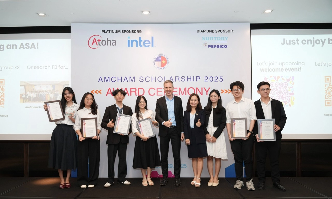 60 suất học bổng AMCHAM 2025 được trao cho những sinh viên xuất sắc
