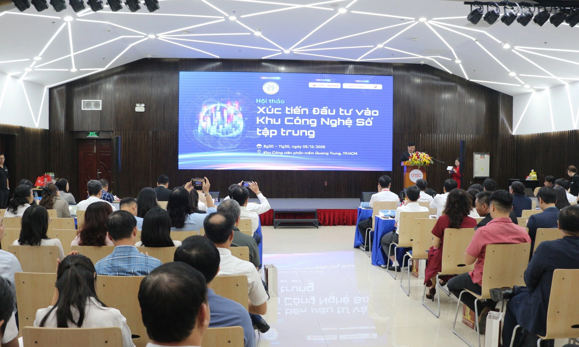 Kết nối chính sách - doanh nghiệp - nhà đầu tư vào Khu Công nghệ số tập trung