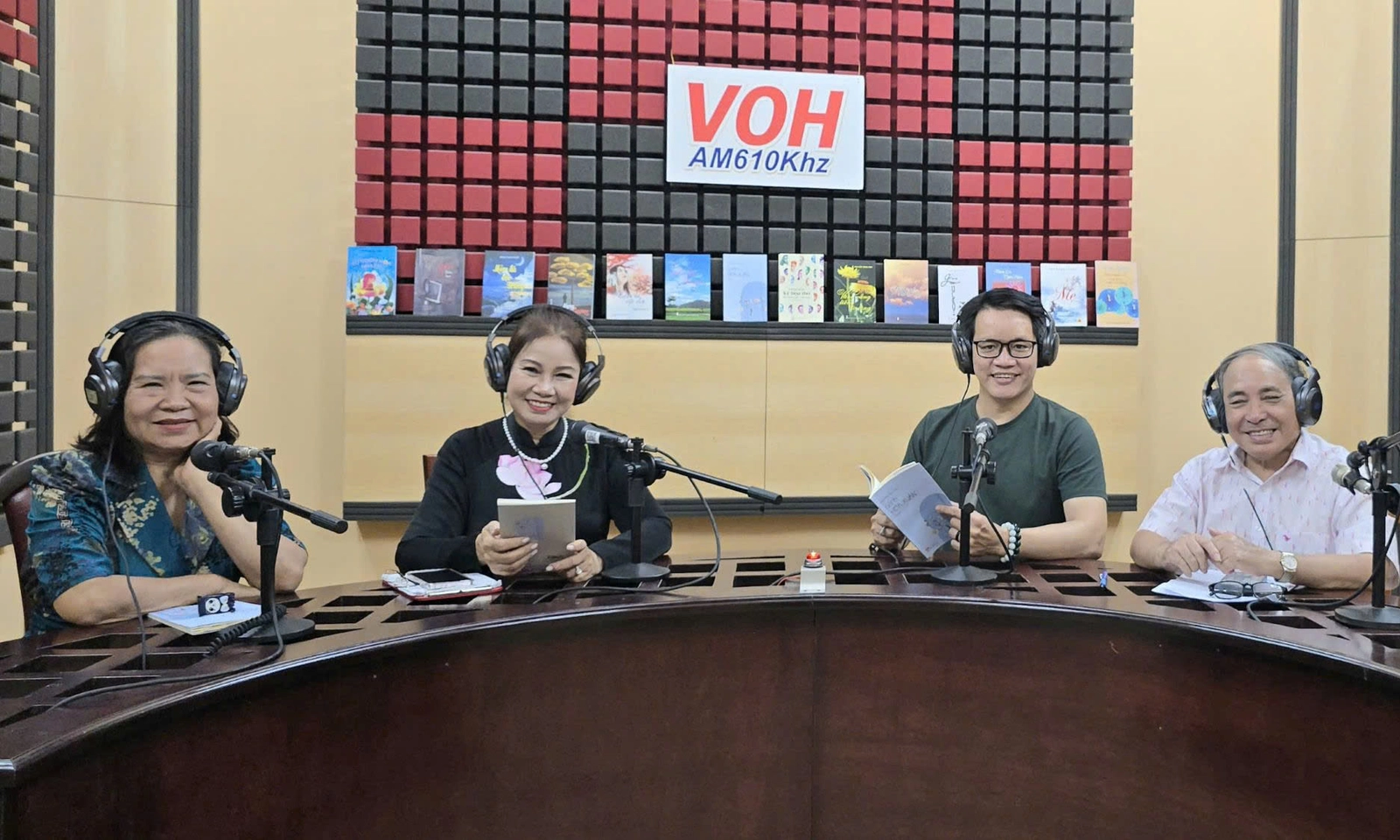 Mai Thị Thu Cúc với hành trình gánh thơ đi xa